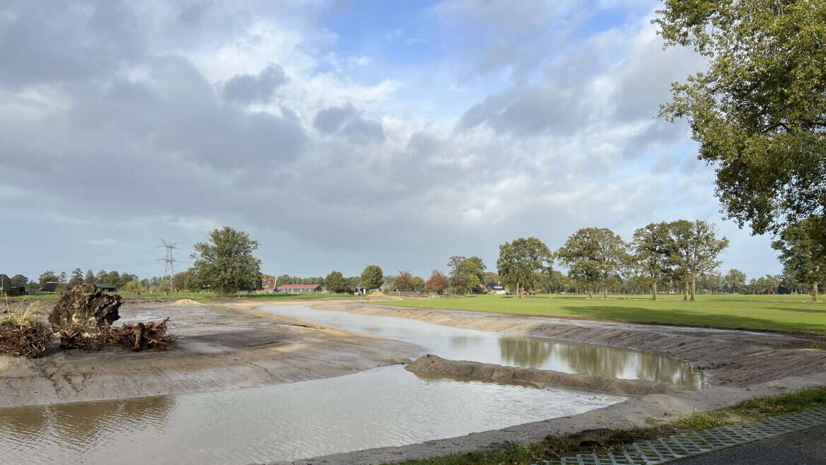 Hoogelaarsleiding wordt ‘echte’ beek – Hier in Hellendoorn